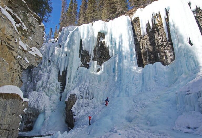 johnston canyon frozen falls ice climbing