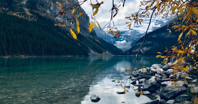 emerald lake in the fall